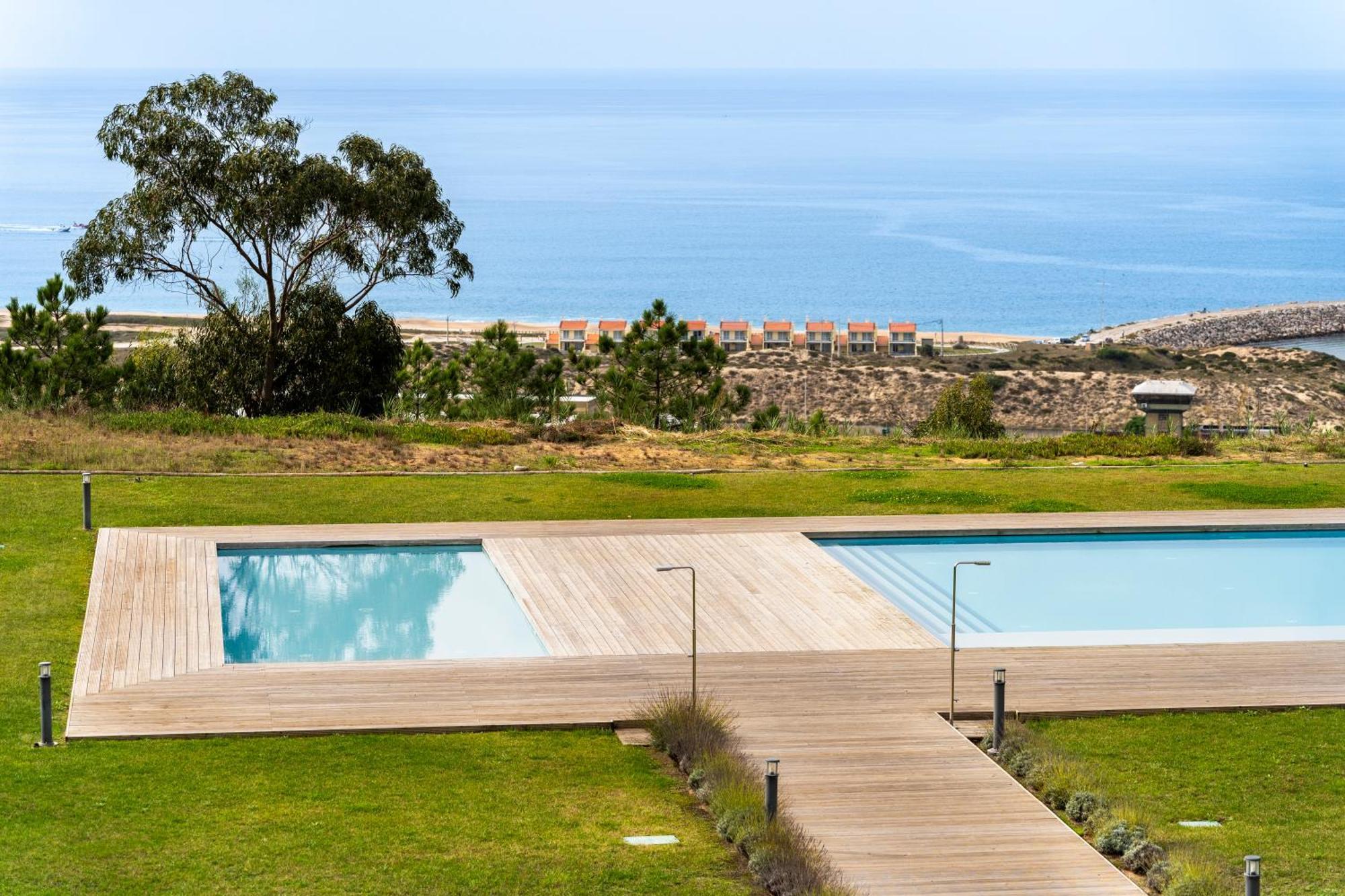 Mar A Vista - Condominium With Pool, Gym And Sea Views Nazaré Rum bild