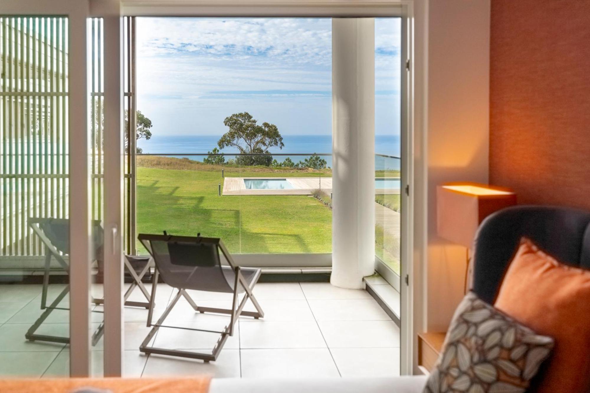 Mar A Vista - Condominium With Pool, Gym And Sea Views Nazaré Exteriör bild